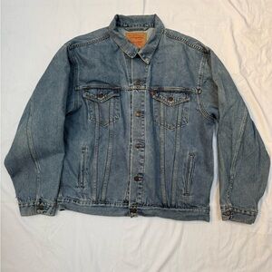 Levi’s Classic Boxy Trucker Jean Jacket size XL Medium Wash